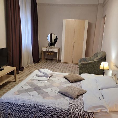 Home Hotel Apartments On Khreshchatyk Area Kiev Exterior foto