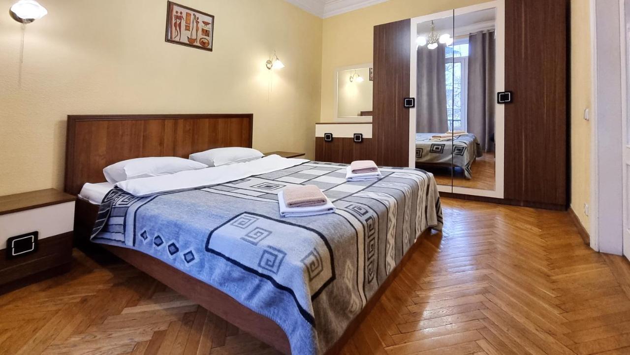 Home Hotel Apartments On Khreshchatyk Area Kiev Exterior foto