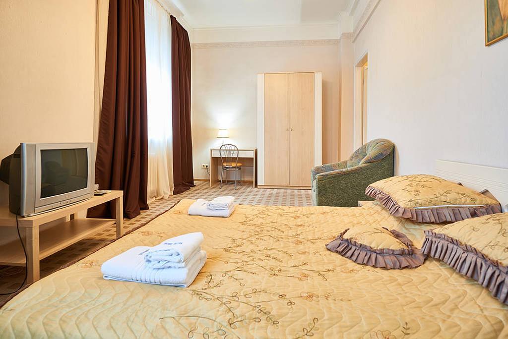 Home Hotel Apartments On Khreshchatyk Area Kiev Exterior foto