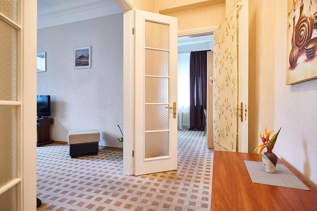 Home Hotel Apartments On Khreshchatyk Area Kiev Exterior foto